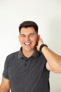 paciente satisfecho injerto capilar 1 año después